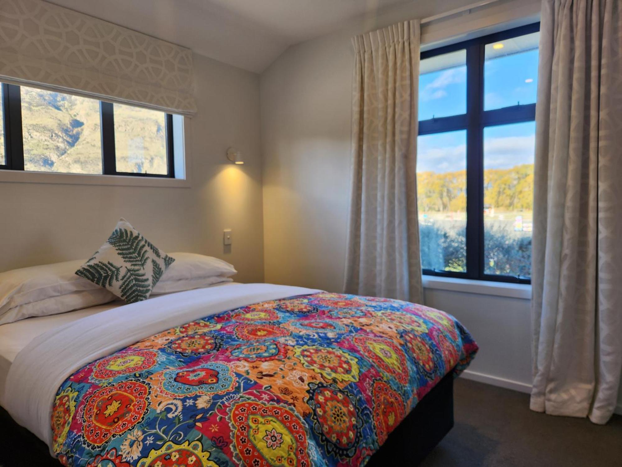 Equestrian View - Gorgeous Cozy Bungalow Shotover Queenstown Dış mekan fotoğraf